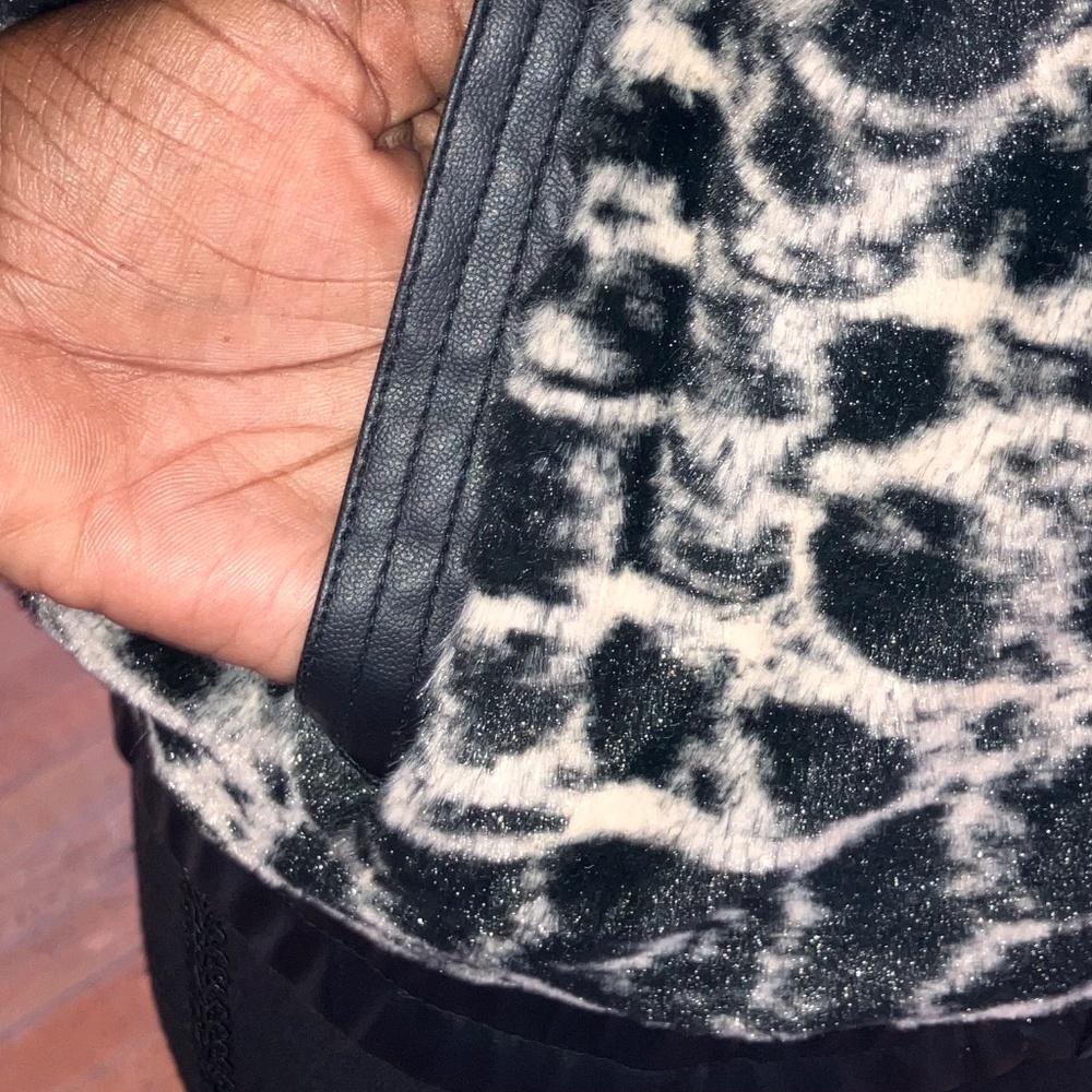 YMI Plush Animal Print Hooded Vest - Picture 11 of 12